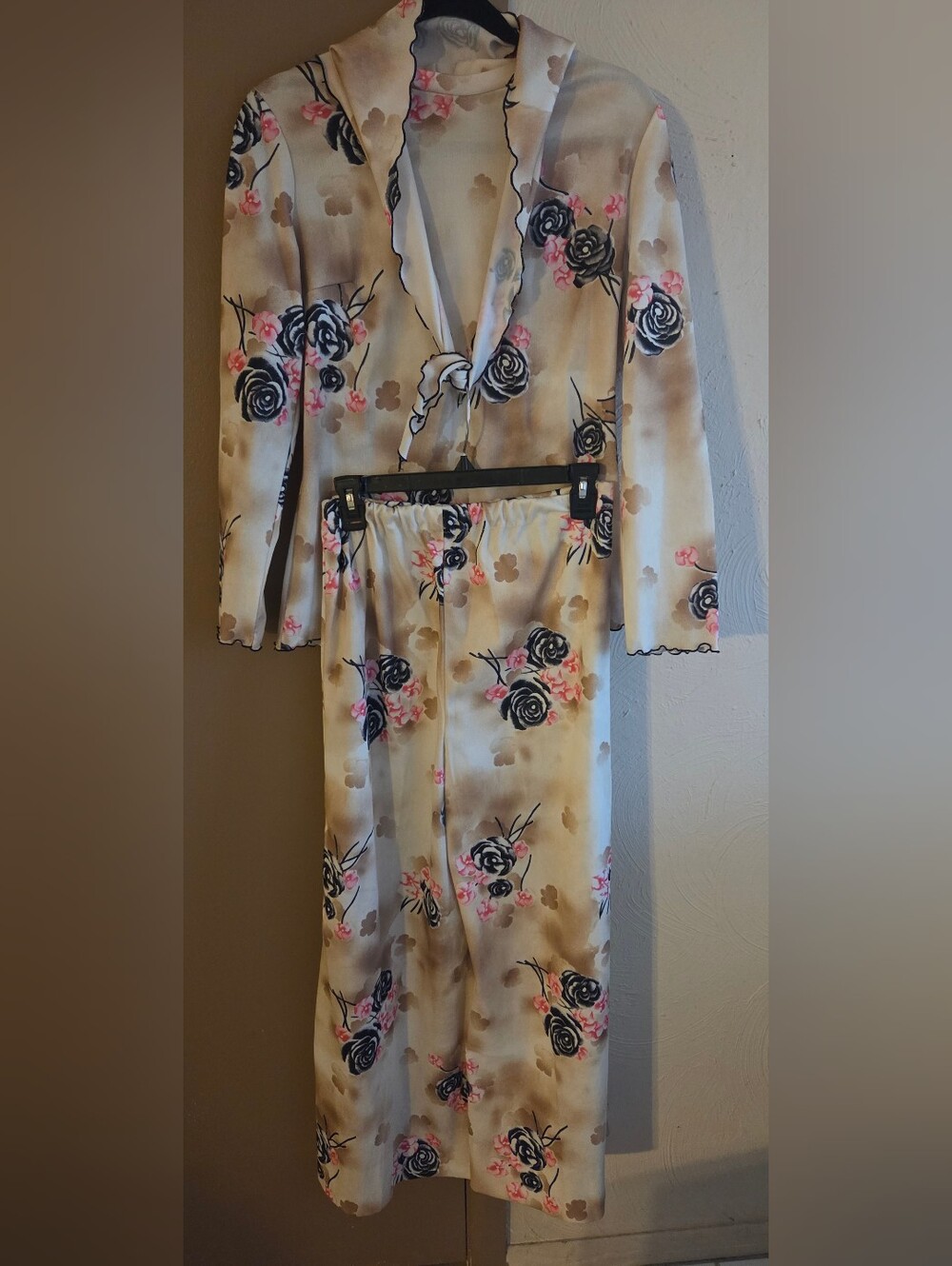 Vintage Floral Outfit With Scarf